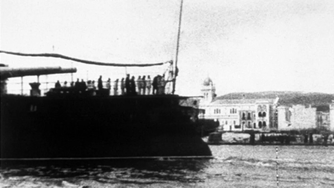 Entrée du “Charlemagne” à Bizerte backdrop