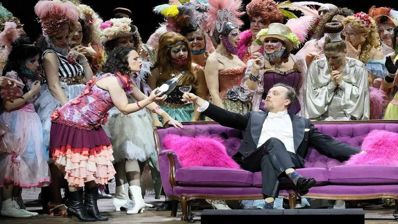 Johann Strauss - Die Fledermaus backdrop