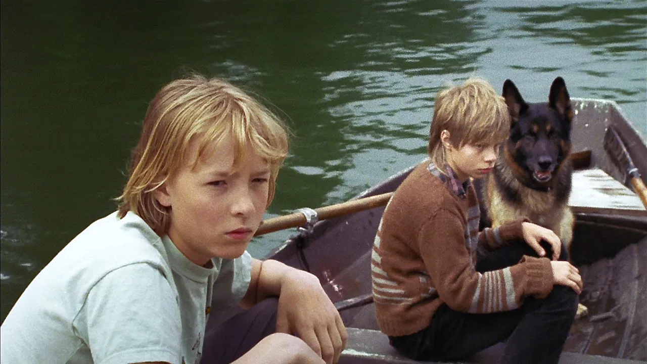 Susikoira Roi - seikkailu saaristossa backdrop