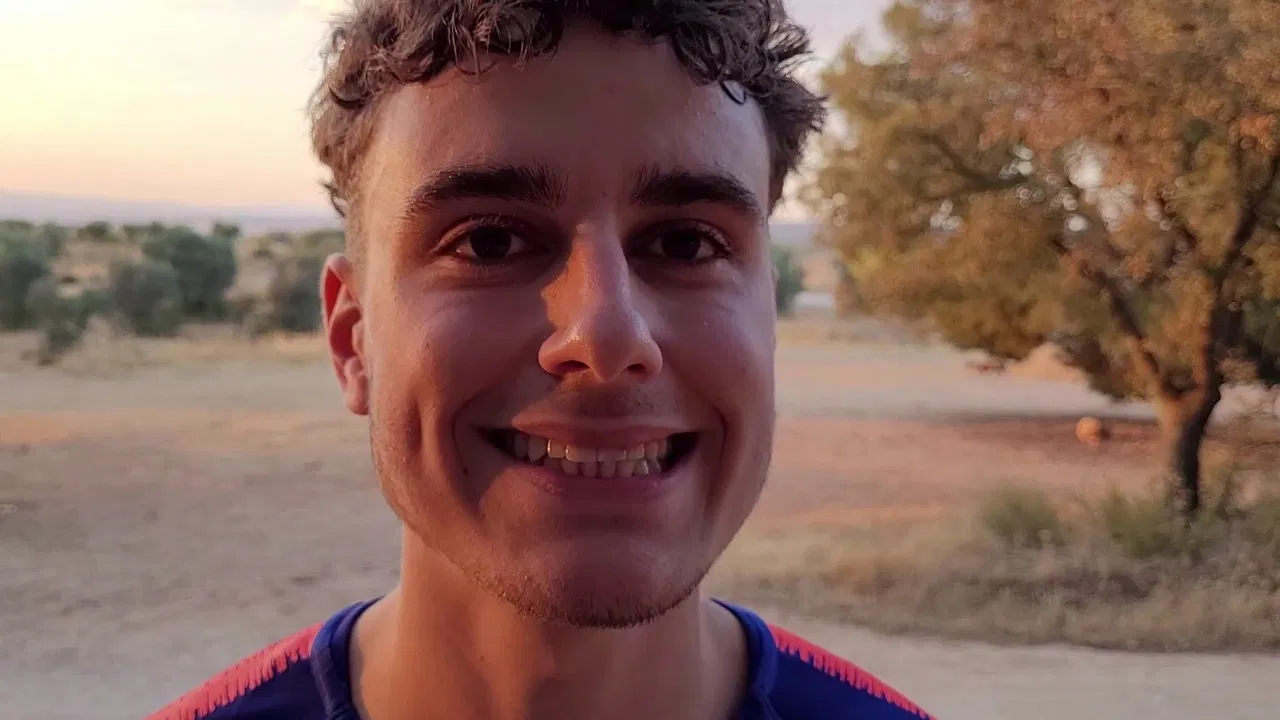 La Isla Maldita II backdrop