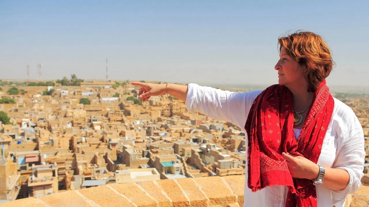 Caroline Quentin: A Passage Through India backdrop