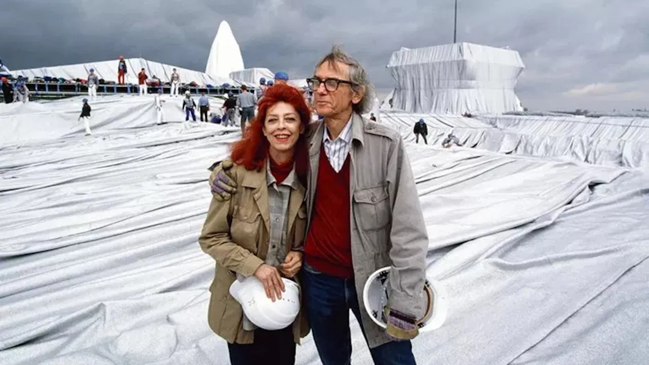 Christo & Jeanne Claude - L’art de cacher, l’art de dévoiler backdrop