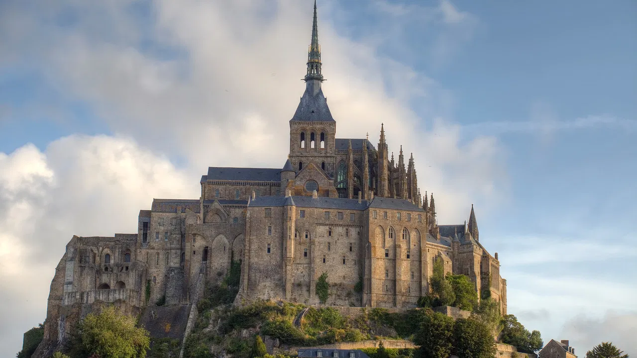Mont Saint-Michel: Resistance Through the Ages backdrop