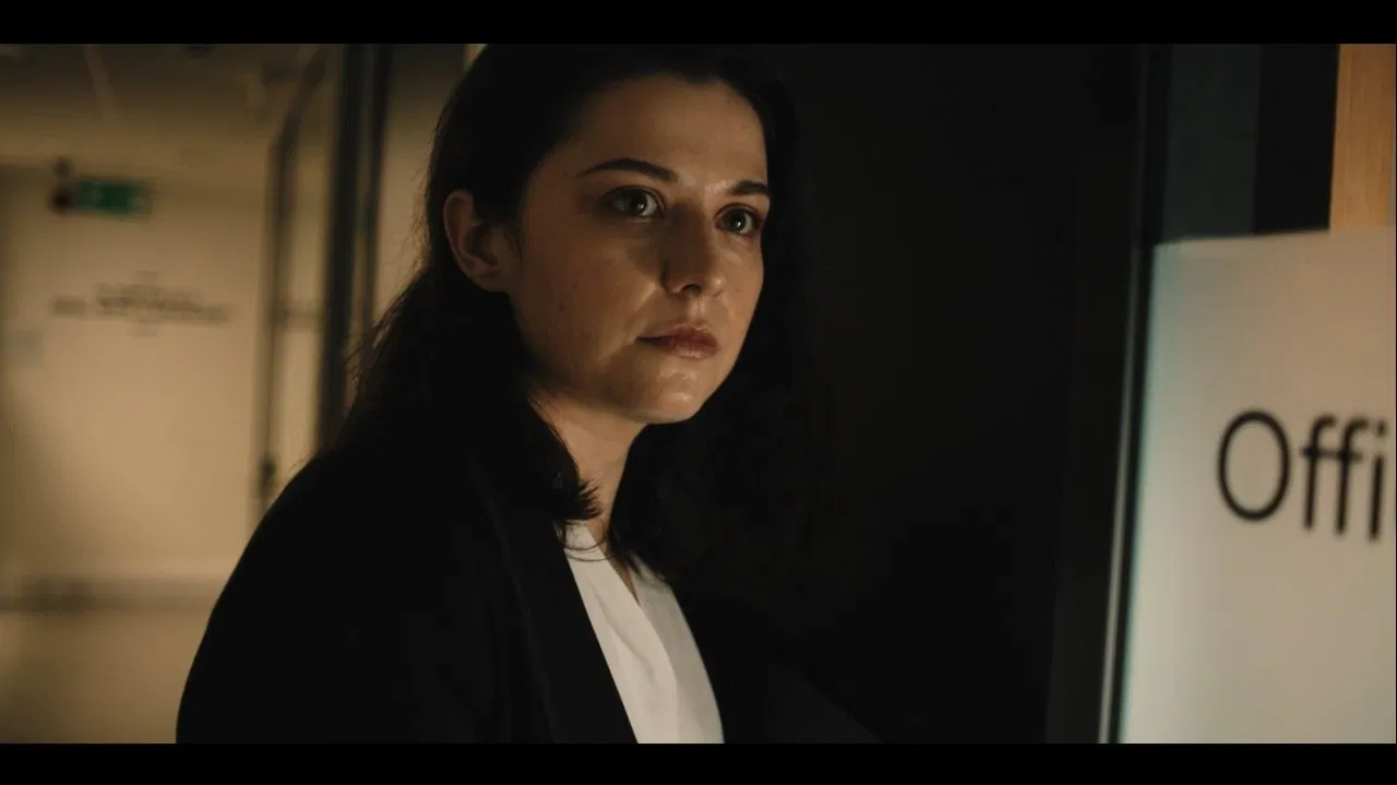 (Dis)Satisfaction backdrop