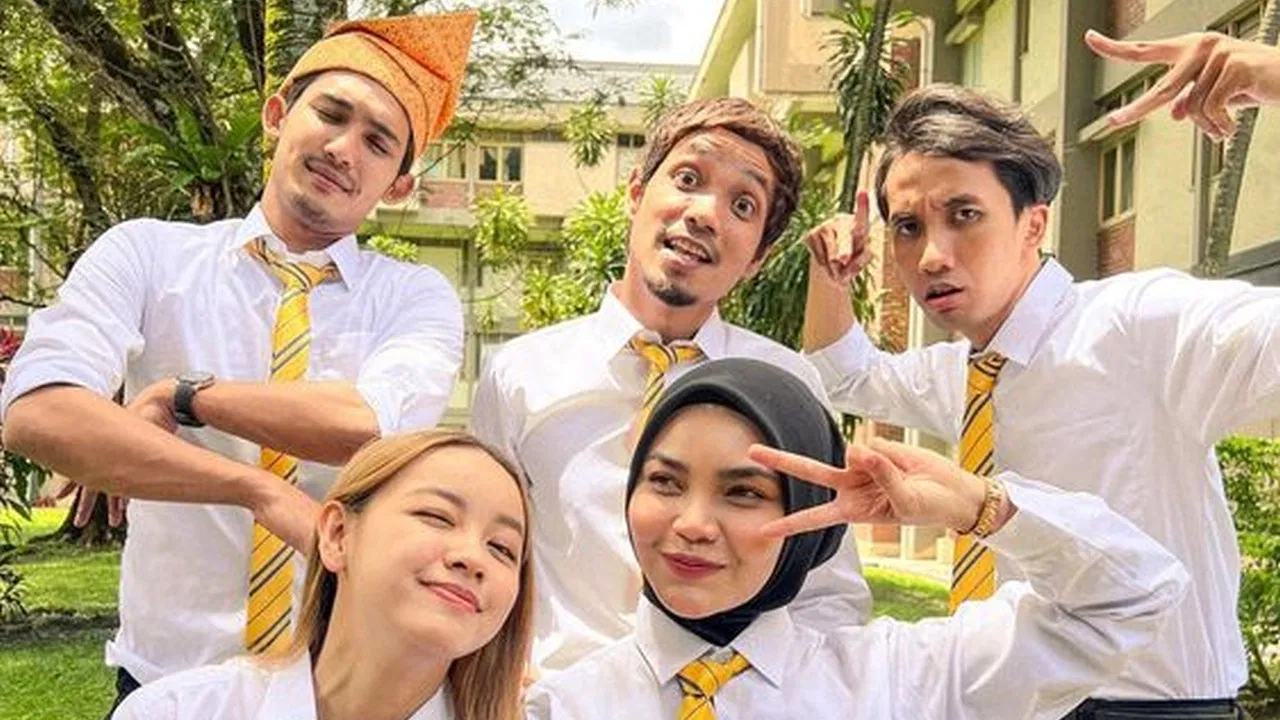 Semester Break Ghost backdrop