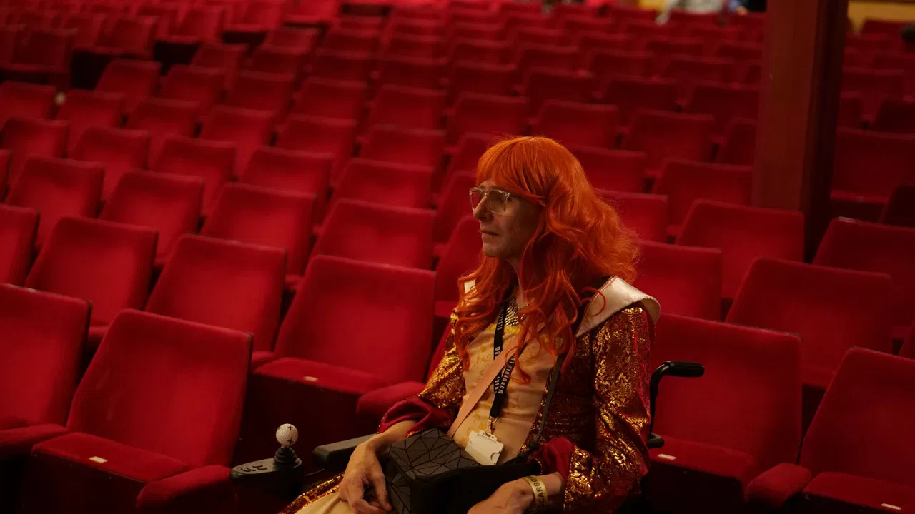 Paula Says Hi backdrop