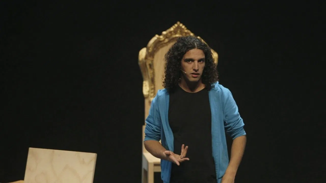 Ali B: Mocrorappers backdrop