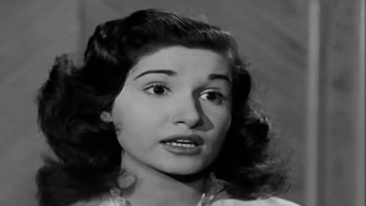 Araess fil mazad backdrop