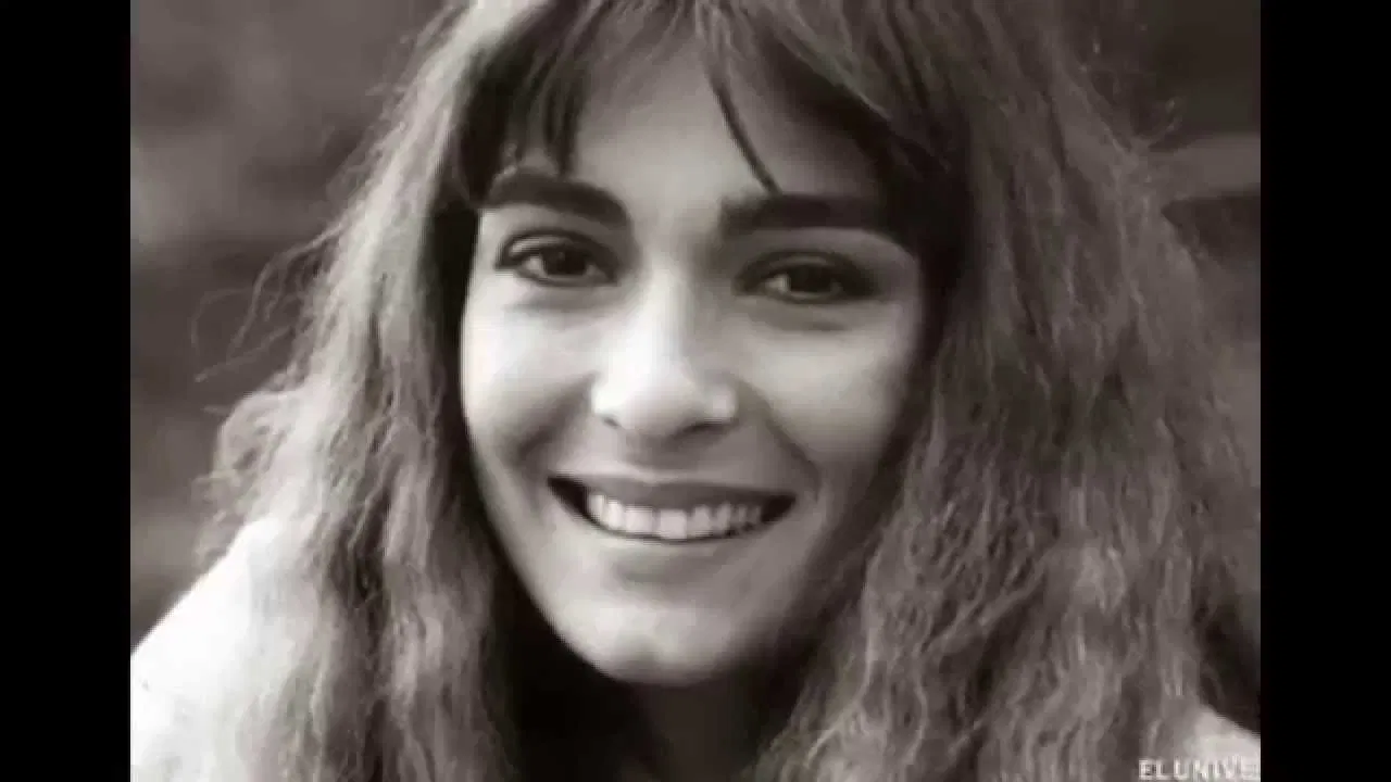 Ligia Elena backdrop