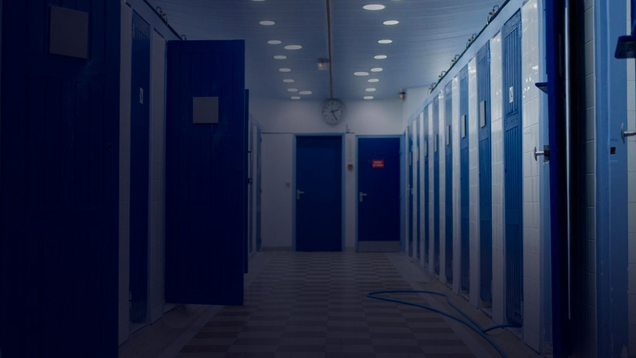 Femmes, de la rue à l'abri backdrop