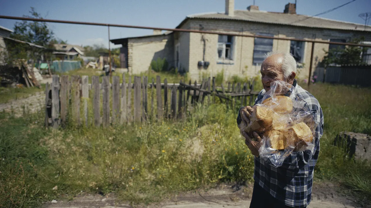 In 769 km, New York backdrop