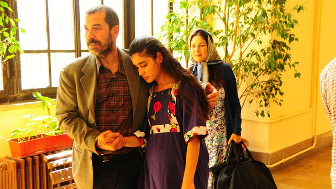 Hayat Devam Ediyor backdrop