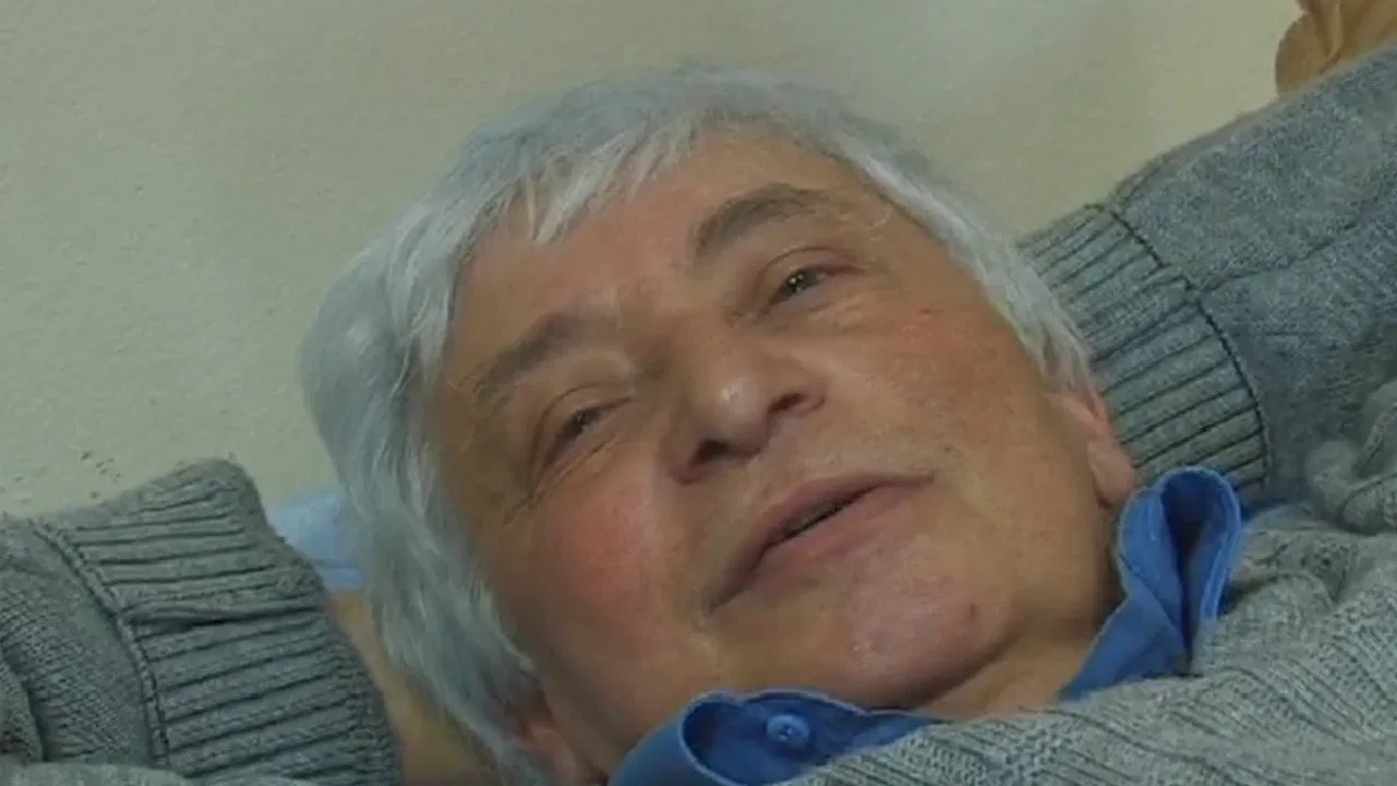 Alexander Naumovich and His Children backdrop