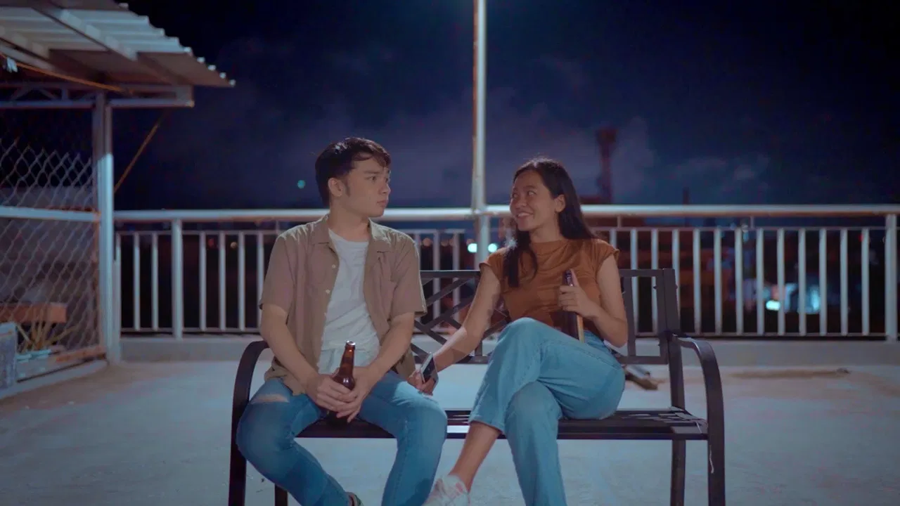 Sa Ilalim Ng Mga Ilaw at Buwan backdrop