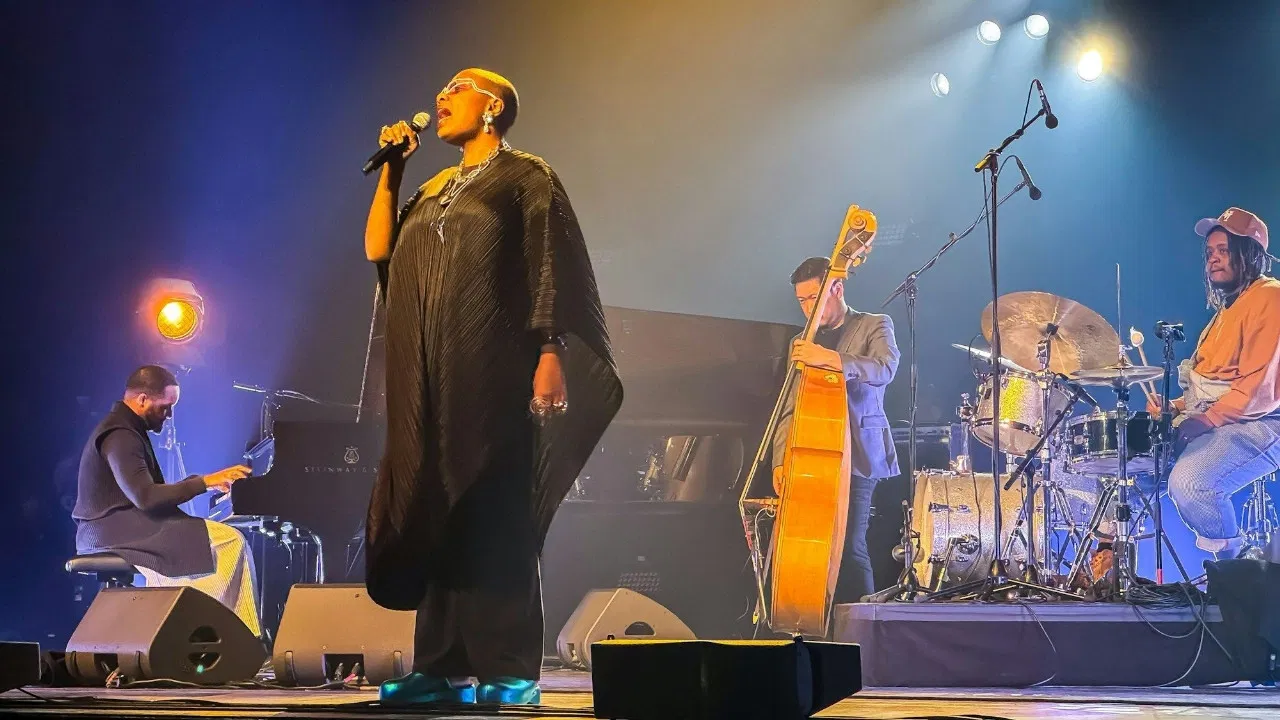 Cécile McLorin Salvant Leverkusener Jazztage 2024 backdrop