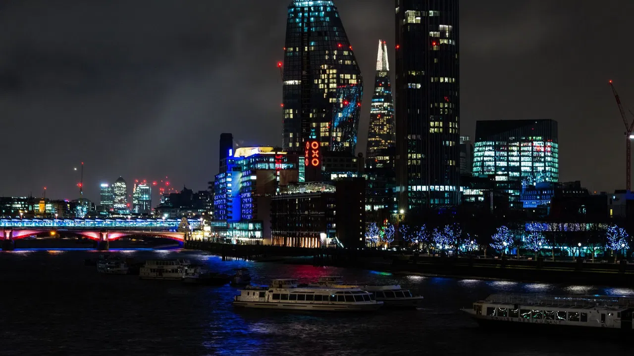 Thames At Night With Tony Robinson backdrop