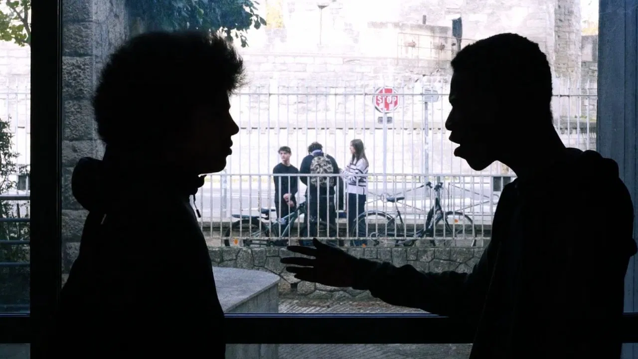 LÂCHE-MOI FRÈRE ! backdrop