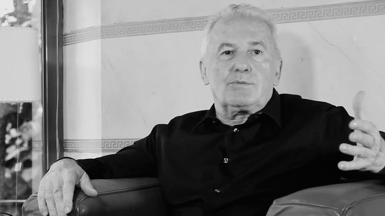 Víctor Manuel: el abuelo Víctor backdrop