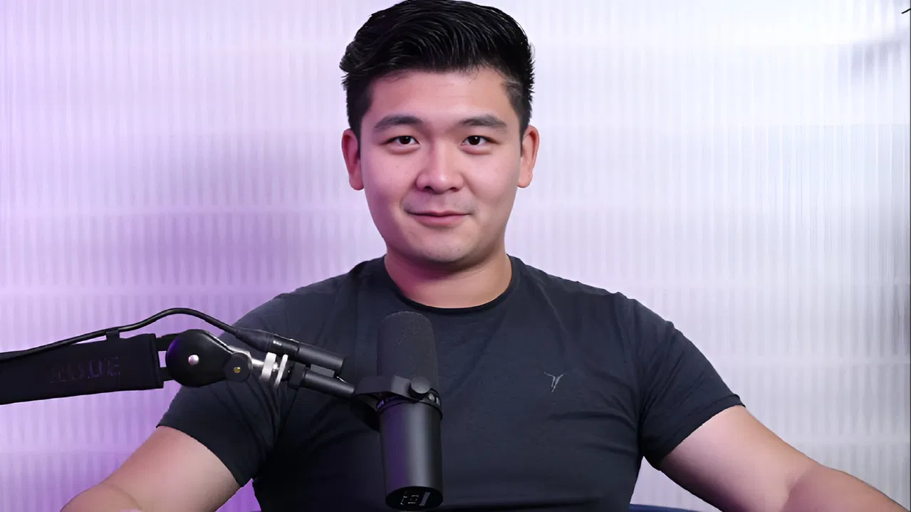 Steven He Lived Alone at 12 Years Old backdrop