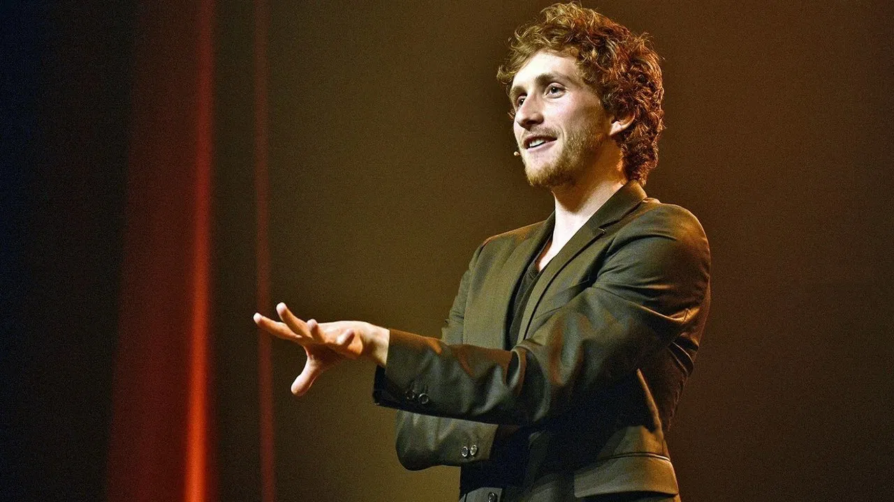 Baptiste Lecaplain se tape l'affiche backdrop