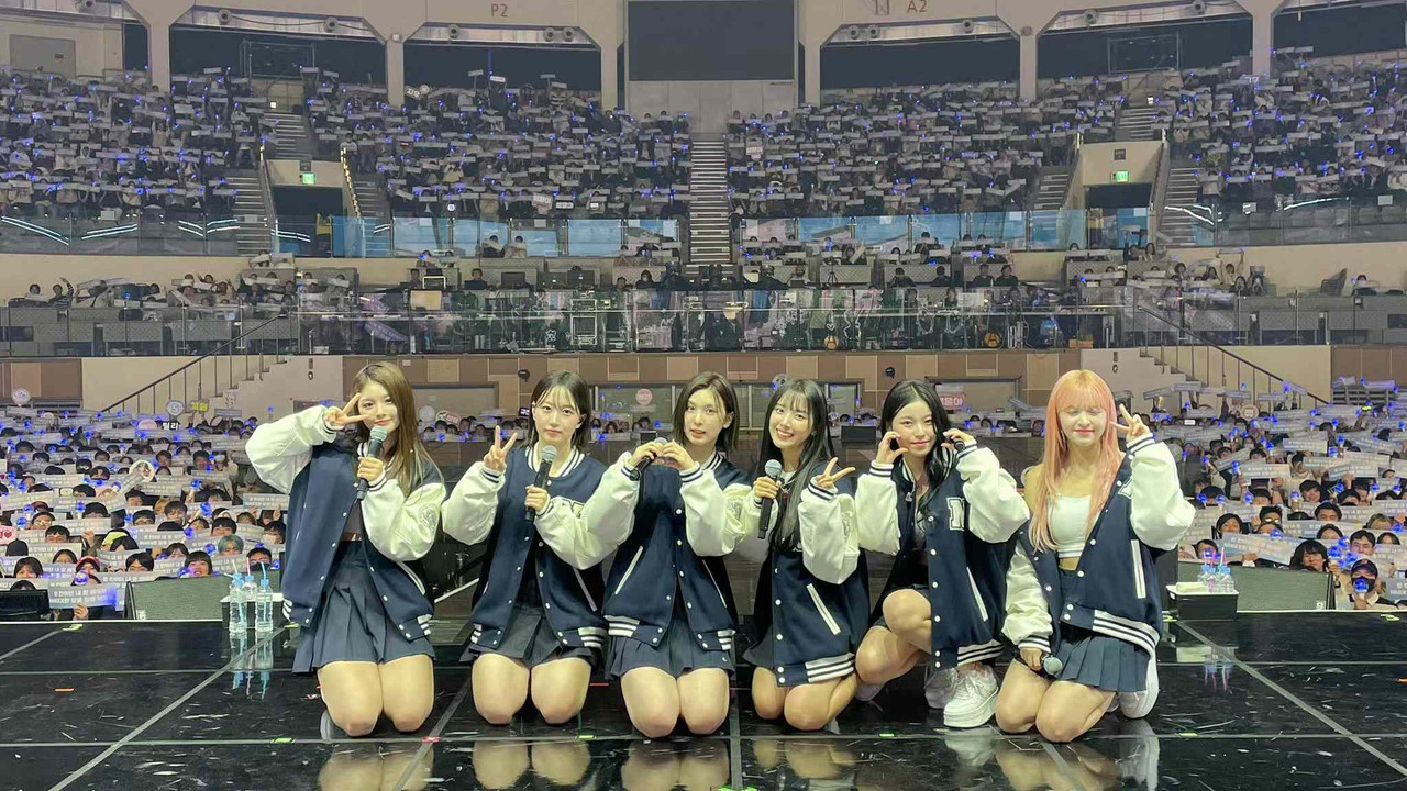 Beyond Live - NMIXX THE 1ST FAN CONCERT NMIXX CHANGE UP : MIXX UNIVERSITY backdrop