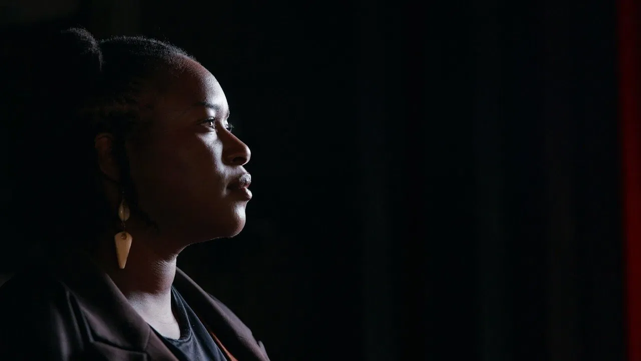 Maïmouna, la voix du 9-3 backdrop