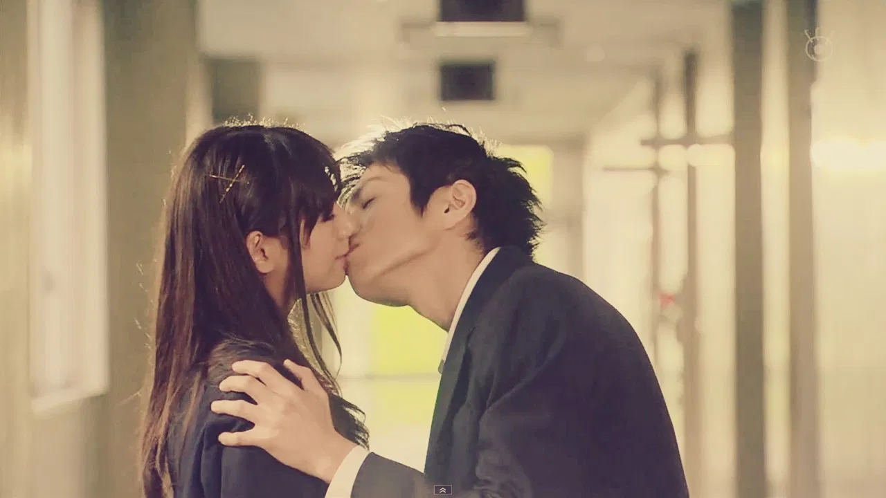 Yamada-kun and the Seven Witches backdrop