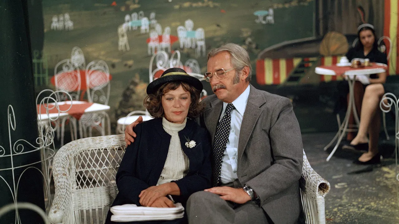 Šaty po tetě backdrop