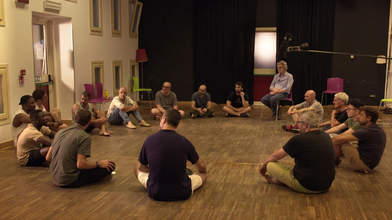 Nel cerchio degli uomini backdrop