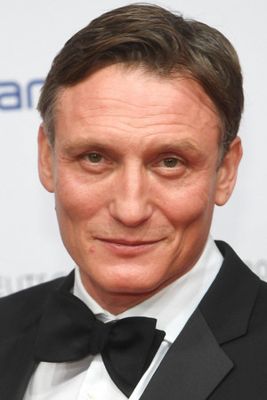 Oliver Masucci photo