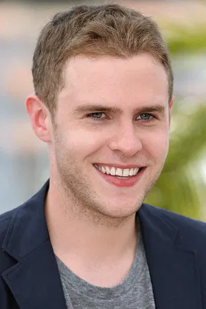 Iain De Caestecker photo