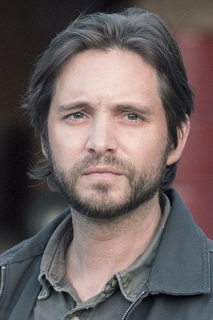 Aaron Stanford photo