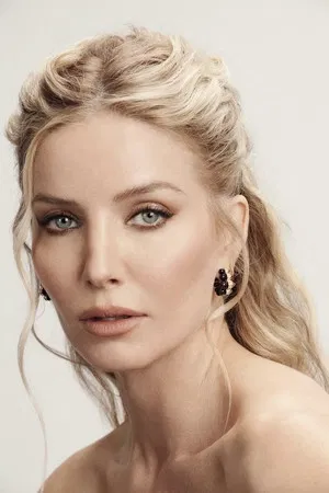 Annabelle Wallis photo