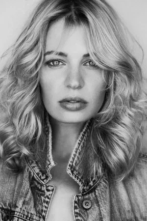 Chloe Farnworth photo