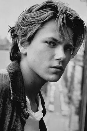 River Phoenix photo