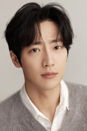 Lee Sang-yeob photo