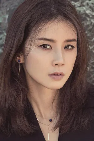 Lee Bo-young photo