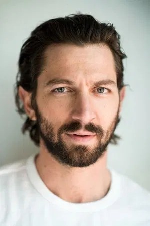 Michiel Huisman photo