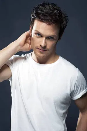 Sam Heughan photo