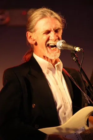 Alex Ligertwood photo