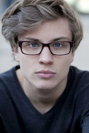 Jannik Schümann photo