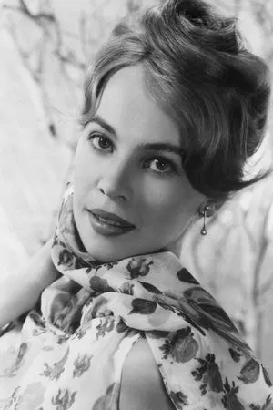 Leslie Caron photo