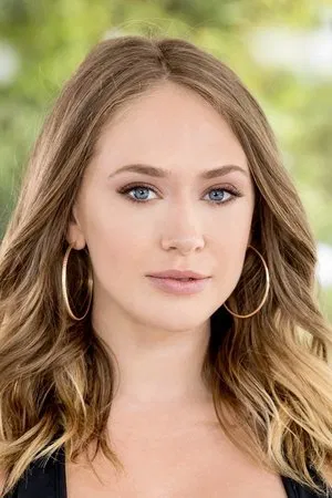 Kagney Linn Karter photo