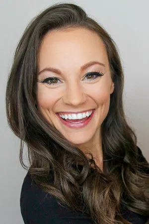 Emily Calandrelli photo