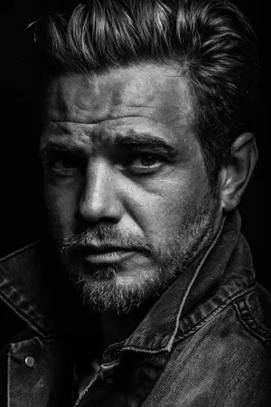 Taylor Handley photo