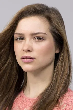 Sophie Cookson photo