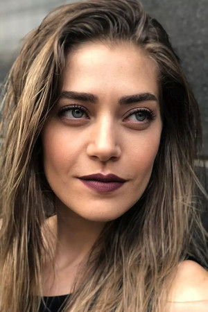 Öznur Serçeler photo