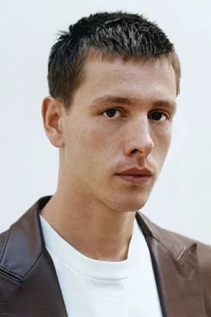 Harris Dickinson photo