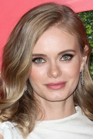 Sara Paxton photo
