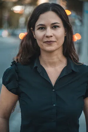 Courtney Hope Thérond photo